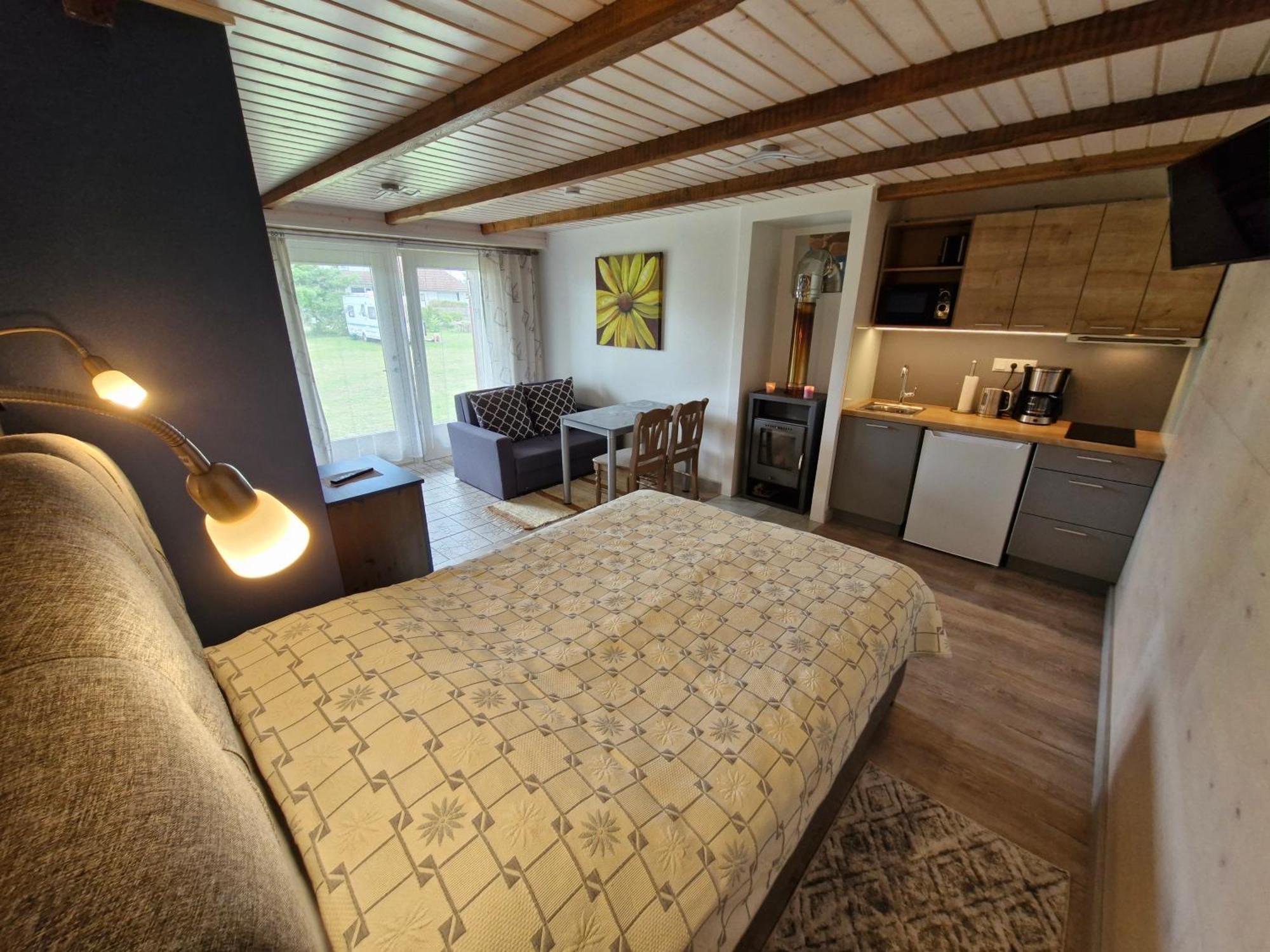Piibelehe Guest Accommodation Kuressaare Exterior foto